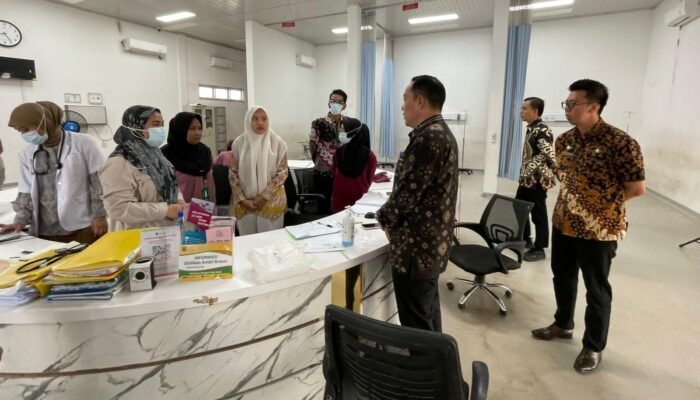 Hari Kedua Kerja, Camat Bayung Lencir Sidak Layanan dan Pastikan WFA ASN Efektif