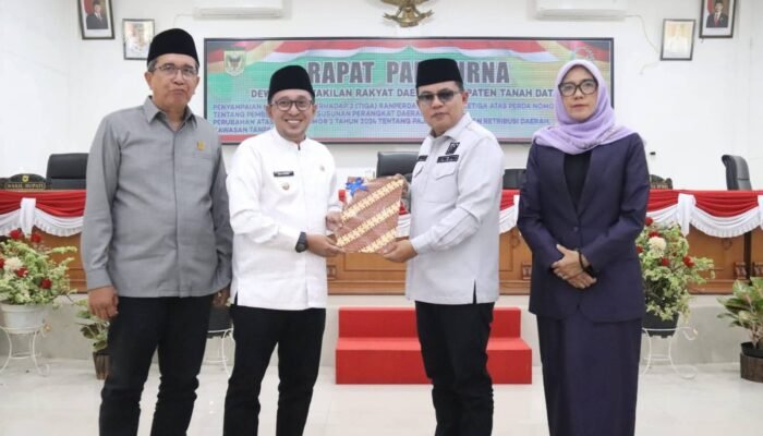 Dua Ranperda Disetujui Diusulkan dalam Propenperda 2026 Di Paripurna DPRD