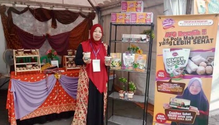 UMKM Binaan Pertamina Patra Niaga Regional Sumbagsel di Palembang Tumbuh, Pempek Bunda Rara Raup Omzet Hingga Rp20 Juta per Bulan dan Berdayakan Masyarakat