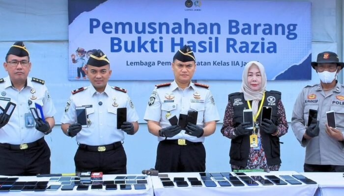 Lapas Kelas IIA Jambi Musnahkan Barang Hasil Razia