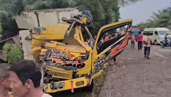Tabrakan Dua Truk di Jalan Pelembang-TAA Banyuasin, Sopir Luka Parah Hingga Kaki Kanan Putus