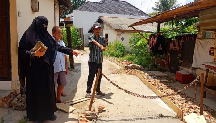 Jalan Dipasang Portal Rantai, Perekonomian Tujuh Kepala Keluarga Tersendat