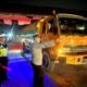 Kendaraan Berat Dibatasi Masuk Kota, Polisi Tertibkan ‘ODOL’ di Terminal AAL