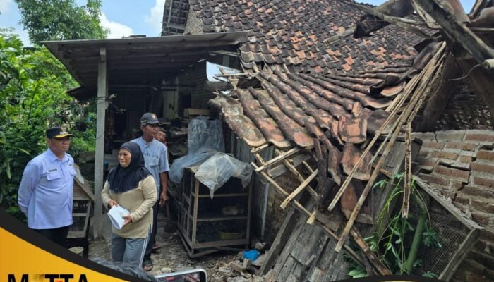 Bupati Tulungagung Serahkan Bantuan Rumah Layak Huni untuk Warga Desa Junjung