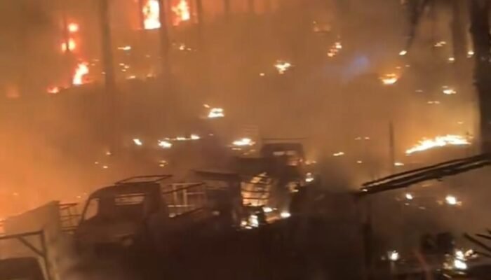 Sumur Minyak Diduga Ilegal Terbakar di Area Perusahaan di Muba, Sejumlah Truk Hangus