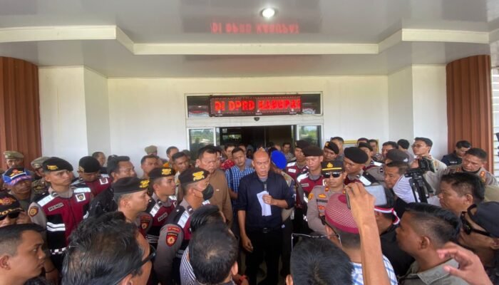 Saat Kritik Berujung Haru: Ketua DPRD Mura Menangis di Tengah Aksi Peduli Sopiah