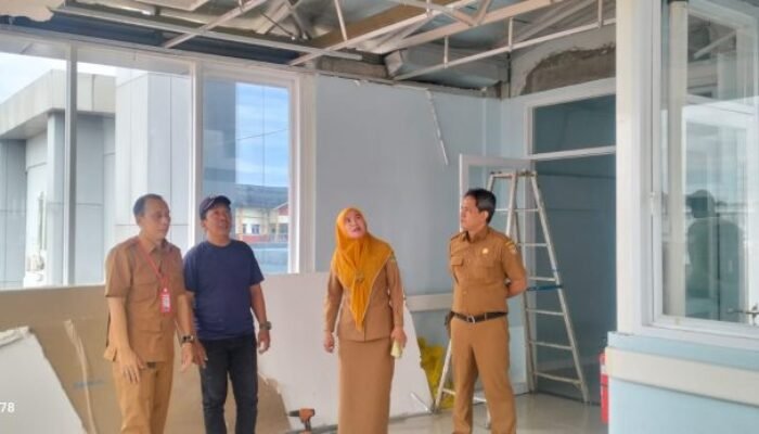 Plafon Koridor RSUD dr Sobirin Ambruk Diterjang Angin, DPUCKTR-P Kabupaten Musi Rawas Gerak Cepat Lakukan Perbaikan