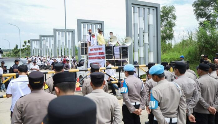 Solidaritas 19 Kabupaten: Ribuan Massa APDESI Jabar Kepung PT Pertiwi Lestari