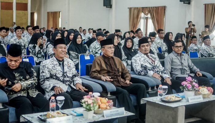 PGRI Ciamis Didorong Perkuat Soliditas, Bupati Herdiat : Guru Harus Jadi Agen Perubahan di Era Digital