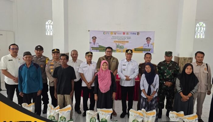 Bupati Tulungagung Salurkan Bantuan Pangan CPP 2026 di Desa Keboireng, Warga Terima 20 Kg Beras dan 4 Liter Minyak