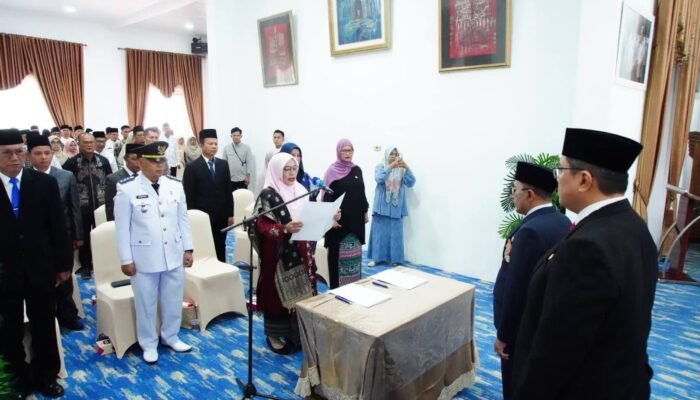 Bupati Eka Putra Lantik dan Ambil Sumpah 9 Pejabat Manejerial