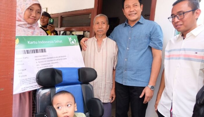 Bupati Subandi Serahkan Santunan JKK dan Beasiswa kepada Keluarga Driver Ojol Korban Kecelakaan