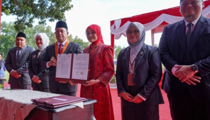 Jalin Kerjasama Strategis, Bupati Banyuasin dan Rektor UKB Teken MoU