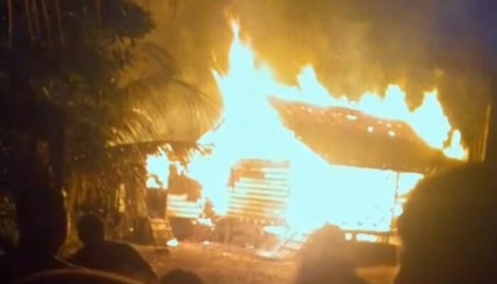 Ditinggal ke Kebun, Rumah Lansia di Silat Hulu Rata dengan Tanah Dilalap Api