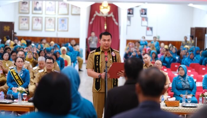 Bupati Kapuas Hulu Lantik Ratusan Pengurus PKK, Posyandu, Bunda PAUD dan GenRe