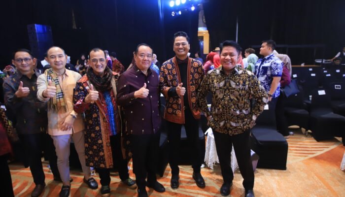Gubernur Herman Deru Hadiri Fashion Show Wastra Sumsel 2026, Tampilkan Inovasi Batik Sembagi dan Sulam Mudawaroh