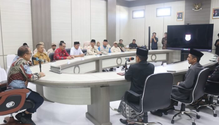 Gubernur Sulbar Lepas Petugas Haji 2026, Ingatkan Jaga Emosi dan Layani Jamaah