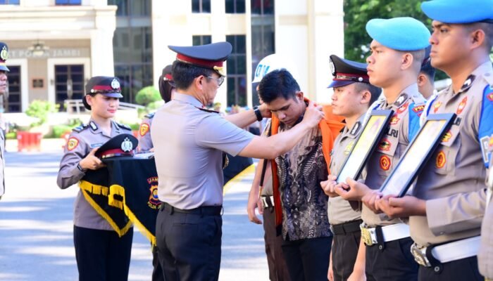 Kapolda Jambi PTDH 4 Anggota Polri, Tegaskan Komitmen Tegas Tegakkan Disiplin