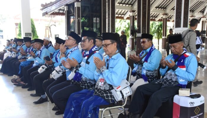 Perdana Kloter 20, Jamaah Haji Sidoarjo Resmi Diberangkatkan ke Tanah Suci
