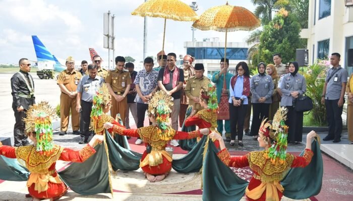 Menkum RI Supratman Andi Agtas Tiba di Jambi, Siap Resmikan 1.585 Posbakum untuk Warga Desa