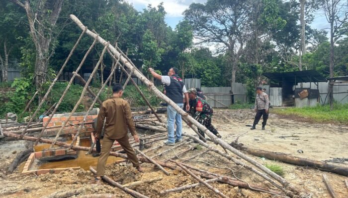 Polsek Bayung Lencir Tertibkan Sumur Minyak Ilegal Kaliberau, Cegah Tragedi Terulang