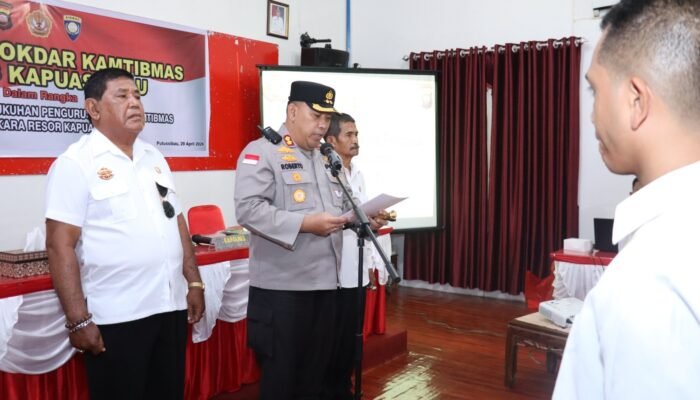 Perkuat Mata dan Telinga Polisi, Pokdar Kamtibmas Kapuas Hulu Resmi Dikukuhkan, Kapolres : “Ini Mitra Strategis Jaga Kampung”