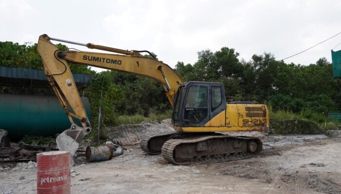 Kejati Sumsel Sita Aset PT KMM 20 Unit Tronton dan Excavator Terkait Perkara Korupsi Distribusi Semen Baturaja Rugikan Negara Rp 74 Miliar 