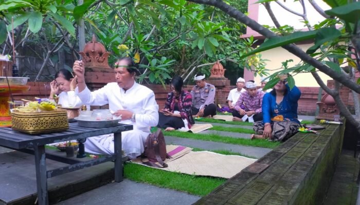 Pura Kertha Bumi Bhayangkara Sidoarjo Gelar Ibadah Bulan Purnama