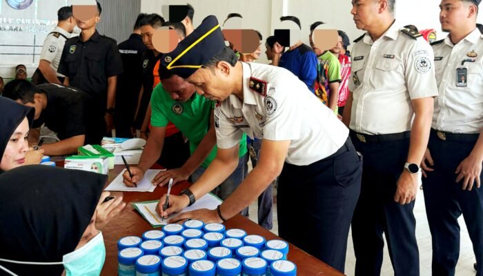 Tekan Narkoba, Karutan Pimpin Tes Urine Anggota dan Warga Binaan