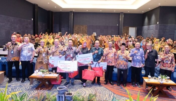 Pemkab Sidoarjo Serahkan SK Purna Tugas Kepada 141 PNS