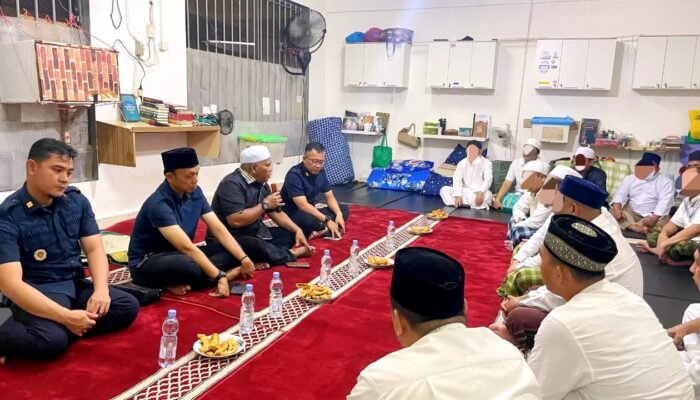 Perkuat Pembinaan Kepribadian, Rutan Palembang Gelar Shalat Magrib Berjamaah  