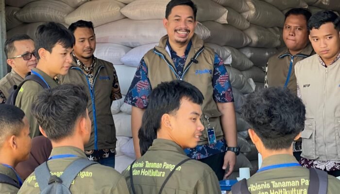 Pertama Kali Lihat Gudang Penuh Beras, Siswa SMK Negeri 2 Putussibau Takjub: “Negara Kita Keren, Swasembada Pangan Terbukti Nyata”