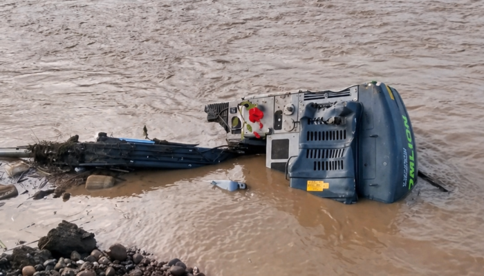 Aktivitas Tambang Ilegal Picu Banjir Bandang di Sarolangun, Puluhan Alat Berat Terseret Arus