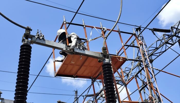 PLN UPT Palembang Laksanakan Perbaikan Hotspot Tanpa Padam, Pasokan Listrik Tetap Andal