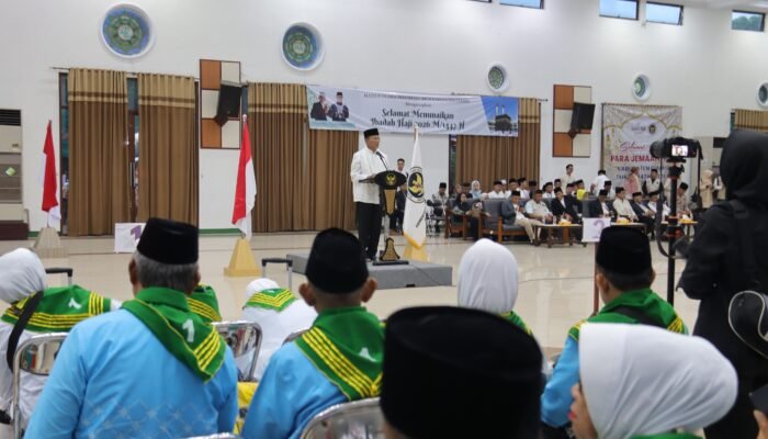 Kloter Perdana dari Kertajati, Bupati Herdiat Lepas Ratusan Jemaah Haji Ciamis Menuju Tanah Suci