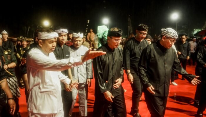 Bupati Ciamis Kawal Kirab Mahkota Binokasih di Astana Gede Kawali