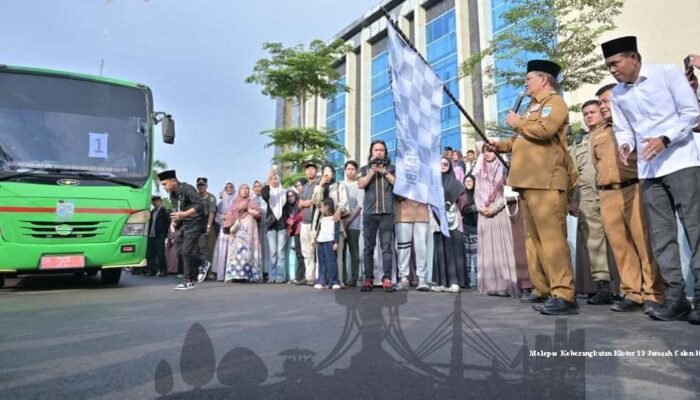 Wali Kota Jambi Lepas 435 Jamaah Calon Haji Kloter 13, Suasana Haru Iringi Keberangkatan