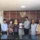 Perkuat Layanan Informasi, KominfoSS Sulbar Serahkan DIP Pemprov ke Komisi Informasi