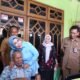 Wabup Mimik Idayana Antar Langsung Bantuan Kursi Roda ke Rumah Warga