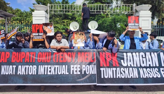 Puluhan Massa FPR Masyarakat OKU Gelar Aksi Minta KPK Segera Tetapkan Teddy Mailwansyah jadi Tersangka