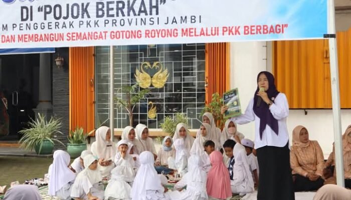 Rabu Berkah TP PKK Jambi Diserbu Warga, Cek Kesehatan dan Pengobatan Gratis Jadi Perhatian