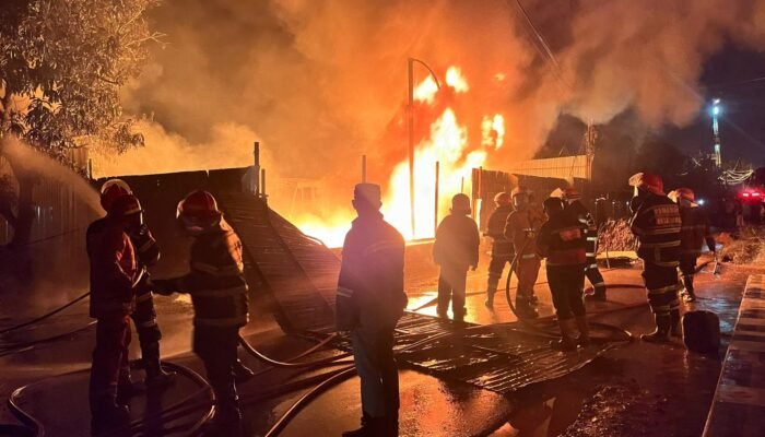 Poll BBM di Kota Jambi Terbakar Hebat, 5 Kendaraan Hangus