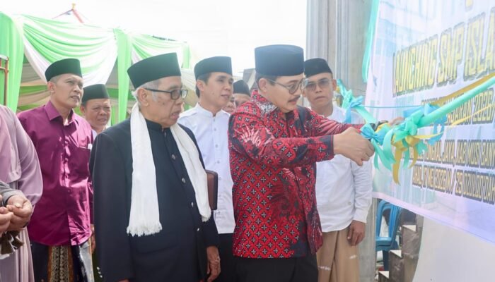 Wabup Muba Kyai Abdur Rohman Husen Resmikan Asrama Putri dan SMP Islam Al-Anwar