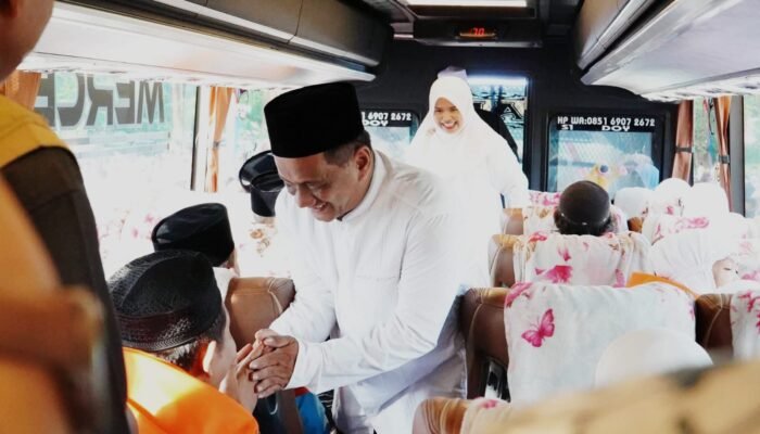 Wakil Bupati Aceh Tamiang Lepas Keberangkatan Calon Jamaah Haji