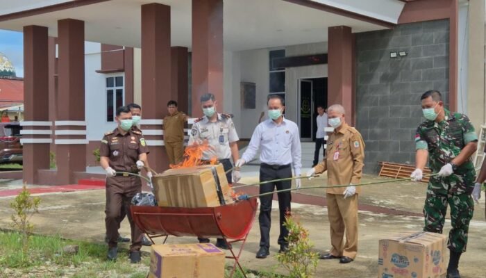 Kejari Kapuas Hulu Musnahkan Barang Bukti 40 Perkara, Tegaskan Hukum Harus Transparan dan Berkeadilan