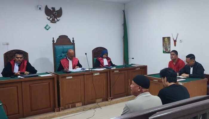 Terdakwa Ekstasi Tertunduk di Persidangan, Akui Barang Milik Yohanes DPO