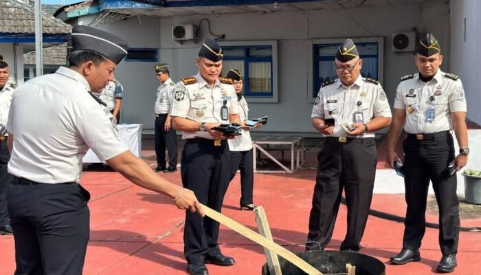 Lapas Kelas IIA Jambi Musnahkan HP Hasil Razia, Kalapas Tegaskan Komitmen Berantas Halinar