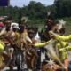 Tari Tumor Warnai Penjemputan Kehadirwn Uskup Timika Mgr. Bernardus Bofitwos Baru Pada HUT Ke -132 Misi Katolik di Tanah Papua Fakfak