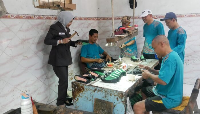 Wabup Sidoarjo Mimik Idayana Dorong UMKM Givari Krian Tembus Pasar Internasional
