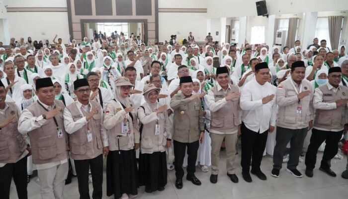 Gubernur Jambi Lepas 198 Jamaah Haji Kloter BTH 25, Harapkan Ibadah Lancar dan Mabrur